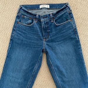 New (tags pulled off, never worn) mid rise Abercrombie and Fitch jeans